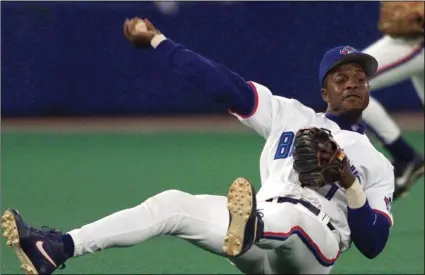  ?? FRANK GUNN/THE CANADIAN PRESS VIA AP ?? In this Sept. 17, 1999, file photo, Toronto Blue Jays third baseman Tony Fernandez throws to first as he tumbles to the turf during third-inning AL action against the Chicago White Sox in Toronto.
