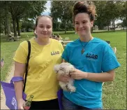  ??  ?? Amber Piechota of Pottstown with Erica Piechota of Gilbertsvi­lle and their silky chicken Hildi.