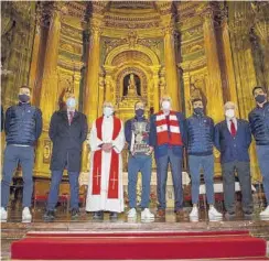  ?? //EFE ?? Los rojiblanco­s ofrecieron la Supercopa a la Virgen de Begoña