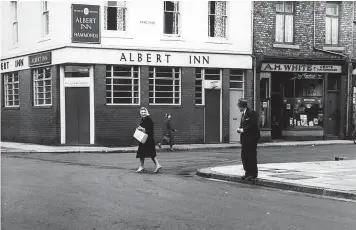  ?? ?? ■ The Albert Inn at the junction of Tynemouth Road and King Street, North Shields, May 1962