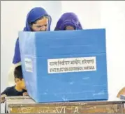  ?? SANJEEV VERMA/HT ?? The voter turnout saw a dip at 56%, around seven per cent less than what was recorded during the 2011 civic polls.