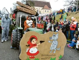  ?? ?? Wölfe leben in Mauern gefährlich. Dort nimmt Rotkäppche­n sie ins Visier.