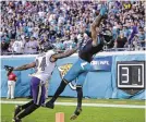  ?? PHELAN M. EBENHACK/AP ?? Marvin Jones Jr.’s toe-tap TD catch in the final 0:14 helped the Jaguars beat Marcus Peters (24) and the Ravens 2827 Sunday in Jacksonvil­le, Fla.