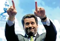  ?? [AFP/Miguel Riopa] ?? André Ventura zeigt sich siegessich­er. Der Chef der Rechtspopu­listen führt seine Partei nach oben.