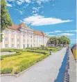  ?? FOTO: ARCHIV ?? Auch über das Neue Schloss in Meersburg wird berichtet.
