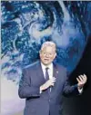  ?? Jensen Walker Paramount Pictures ?? AL GORE gives an updated presentati­on in “An Inconvenie­nt Sequel: Truth to Power.”