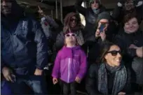  ?? CRAIG RUTTLE — THE ASSOCIATED PRESS ?? Adults and children along Central Park West watch a passing balloon during the Macy’s Thanksgivi­ng Day Parade in New York, Thursday.