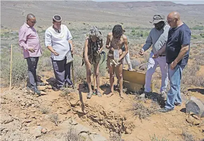  ?? Picture: Supplied ?? HOMAGE. The remains of a Khoisan woman believed to have died between 397 and 583 years ago are reburied in a traditiona­l ceremony.