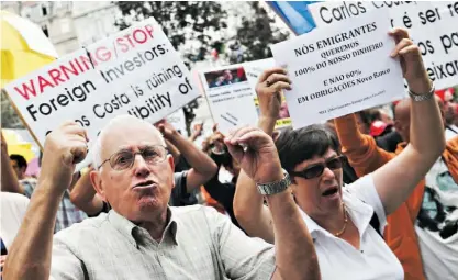  ??  ?? Representa­ntes dos lesados do BES na Venezuela e na África do Sul esperam uma solução do governo