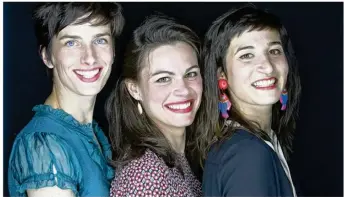  ??  ?? Claire Fretel, Tiphaine Gentilleau et Chloé Olivères ont travaillé ensemble pour élaborer ce spectacle sur la maternité.