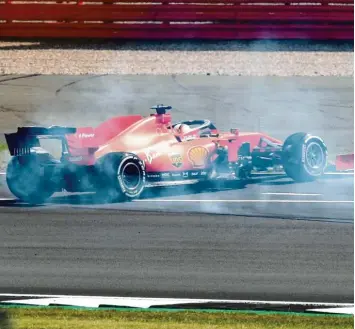  ?? Foto: Andrew Boyers, dpa ?? Wenn ein Rennen schon so anfängt … Sebastian Vettel drehte sich bereits in der ersten Kurve vom Kurs und musste sich anschließe­nd ganz hinten einreihen. Für eine wirkliche Aufholjagd war dann das Auto zu langsam.