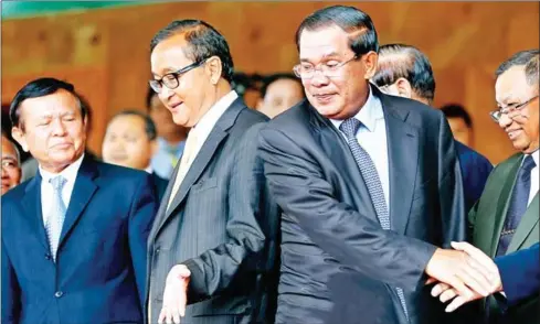  ?? HENG CHIVOAN ?? Sam Rainsy (centre left) and Prime Minister Hun Sen at the Senate in 2014.