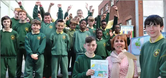  ??  ?? Congratula­tions to St. Josephs CBS, Drogheda students Jack Conor Martin and Daniel Kavanagh, with their winning slogan and logo ‘In Louth business makers are risk takers’ for winning the Primary Schools Challenge organised by the Louth Local Enterprise...