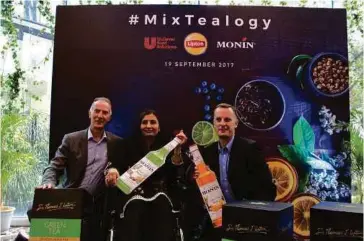  ??  ?? DARI kiri, Presiden Monin Olivier Monin bersama Nusrat dan Pengarah Urusan Monin Asia Jim White ketika pelancaran media rasmi Lipton & Monin’s #MixTealogy.