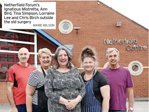  ?? MARIE WILSON ?? Netherfiel­d Forum’s Ignatious Mistretta, Ann Bird, Tina Simpson, Lorraine Lee and Chris Birch outside the old surgery