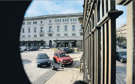  ?? MARC ARIAS ?? Una larga espera. Un solar contiguo a la estación de França espera desde hace doce años que se construya en él la biblioteca