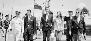  ??  ?? This handout picture released by Ecuador’s Presidency press office shows Guaido (centre) and his wife Fabiana Rosales receiving a presidenti­al farewell before departing from the airport in Salinas, Ecuador. — AFP photo