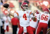  ?? JED JACOBSOHN — THE ASSOCIATED PRESS ?? Chiefs quarterbac­k Chad Henne is a former starter with the Dolphins and Jaguars who led the Chiefs on a 98-yard touchdown drive against the Jaguars in the divisional round while filling in for injured starter Patrick Mahomes.
