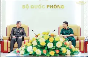  ?? MINISTRY OF NATIONAL DEFENCE ?? Lieutenant General Hun Manet (left) meets with Vietnam’s Minister of Defence Phan Van Giang on August 8.