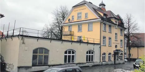  ?? FOTO: BEE ?? Der Gasthof Baumgarten an der Schillerst­raße hat am 6. Januar das letzte Mal für längere Zeit offiziell geöffnet. Der Inhaber auf dem gesamten Areal ein Hotel bauen.