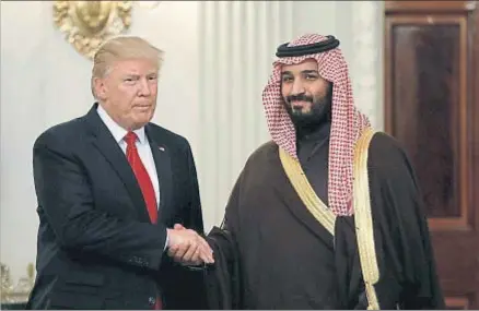  ??  ?? El amigo árabe. Trump recibió ayer al segundo príncipe heredero de Arabia Saudí, Mohamed bin Salman. Los saudíes no están afectados por el veto de entrada que afecta a seis países musulmanes