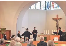  ?? FOTO: FLORA TREIBER ?? Klassische Musik boten das Sidonia-Ensemble und der Lenneper Kantor Johannes Geßner am Samstagsab­end in der Martini-Kirche.