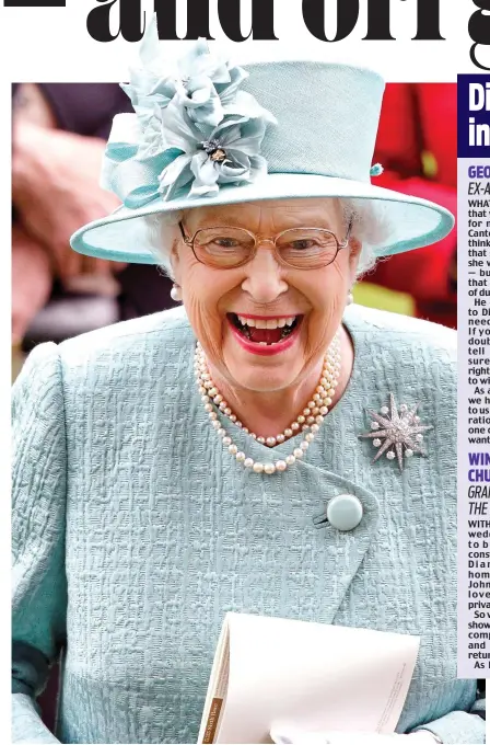  ?? ?? Jovial: The Queen at Royal Ascot in 2017. Above left, with former British Vogue editor Anna Wintour