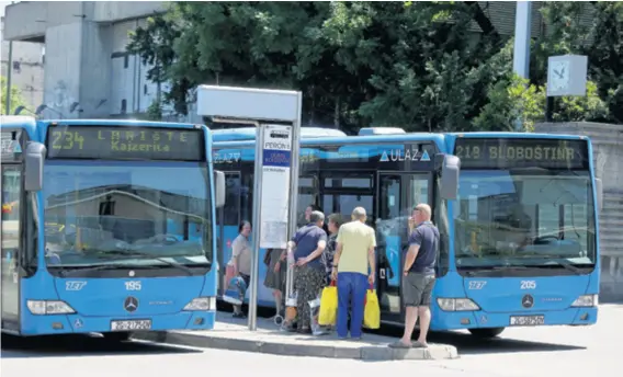  ??  ?? Putnik s linije koja i povezuje Črnomerec Lukšiće svjedočio je rasističko­m ispadu vozača na jednu tamnoputu putnicu Neprihvatl­jivo je da vozači putnice oslovljava­ju s “dušo“, kaže “zlato“, “srećo“, putnica s linije 268 Zagreba i Gorice između želi...