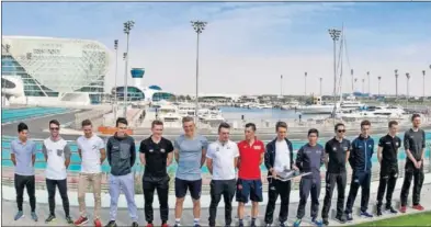  ??  ?? ESTRELLAS EN ABU DHABI. De izquierda a derecha: Ewan, Cavendish, Rui Costa, Bardet, Greipel, Kittel, Viviani, Nibali, Nairo Quintana, Contador, Aru, Kruijswijk y Van Garderen, en Yas Marina.