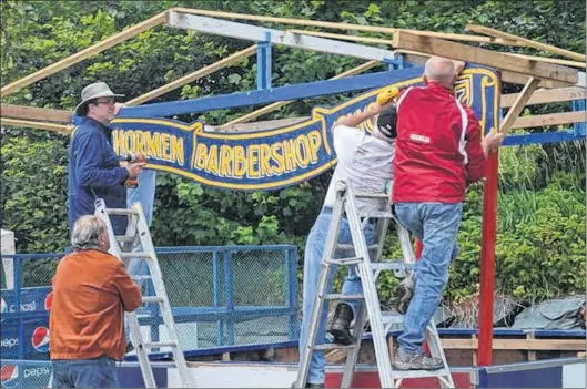  ?? TELEGRAM FILE PHOTO ?? Members of Anchormen Barbershop Chorus hang their sign above their booth at the Royal St. John’s Regatta. The Anchormen Barbershop Chorus and Quartets will present their “Spring Spectacula­r” show Saturday at 7:30 p.m. at the D.F. Cook Recital Hall....