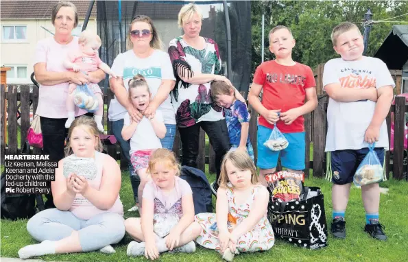  ??  ?? HEARTBREAK Liz Keenan, Melissa Keenan and Adele Docherty with the fed-up children Pic Robert Perry