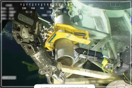  ??  ?? CLAMPING AN ANODE TO AN UNDERWATER PIPELINE.