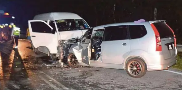  ?? (Foto ihsan PDRM) ?? Keadaan kenderaan yang terbabit kemalangan di Kilometer 15 Jalan Gua Musang-kuala Lipis, dekat Kampung Lepan Jaya, kelmarin.