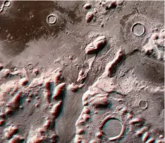  ??  ?? Diese 3D Aufnahmen vom Mars kann man in der neuen Ausstellun­g bestaunen. Rich tig fasziniere­nd sehen sie allerdings erst mit einer 3D Bille aus. Die kann man im Mu seum ausleihen.