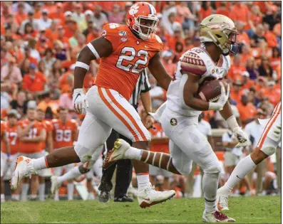  ?? (Photo courtesy The Greenville News) ?? Xavier Kelly (left), who was a reserve defensive tackle at Clemson, is seeking to make a name for himself as a graduate transfer at Arkansas. Kelly said interest from the Razorbacks soon after he entered the transfer portal in January led to him choosing Arkansas.