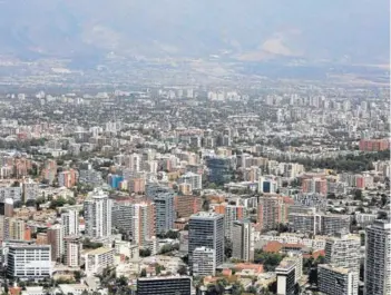  ??  ?? ► Panorámica de edificios en Providenci­a.