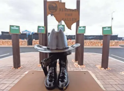  ?? PHOTOS BY GABY VELASQUEZ/EL PASO TIMES ?? The new El Paso Sector Agent Memorial honors 27 Border Patrol agents and one support staff member who have died in the line of duty in the sector since 1919.