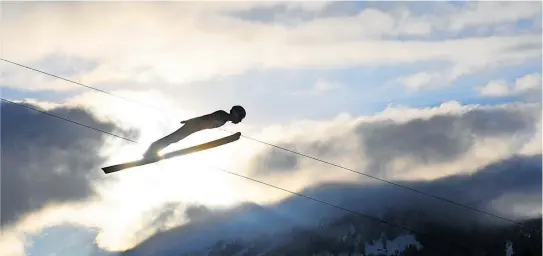  ?? [ AFP ] ?? Skispringe­n, die elegante Kunst vom punktgenau­en Absprung am Schanzenti­sch bis zur sicheren Landung mit Telemark.