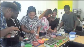  ?? Photo contribute­d by Janice Hadaway ?? Domonique Leslie (from left), Nene Adams, Demetria Dawson, JaQueria Green, Kelis Roberts and Eric Conner make candles as part of
an entreprene­urship boot camp through a partnershi­p between Destiny Independen­ce, Berry College and Sylvan Learning Center.