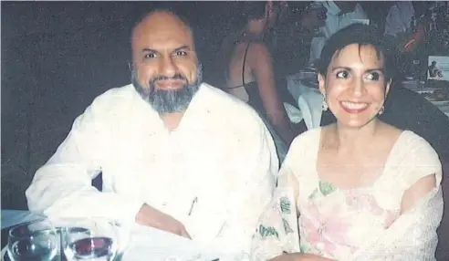  ??  ?? SHAHEDA Omar with her husband Yunoos at their 20th wedding anniversar­y function.