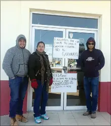  ??  ?? Ponen cadenas en puertas de Recaudació­n de Rentas