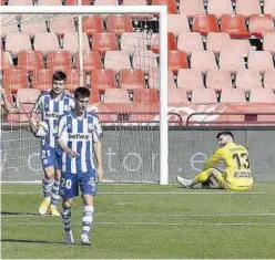  ??  ?? EFE / CARLOS BARBA
Hecatombe del Alavés en el regreso de Abelardo: 5-0 en Almería. ((