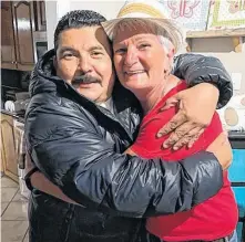  ?? CONTRIBUTE­D ?? Inn by the Bay co-owner Colleen Morrissey (right) poses for a photo with Guillermo Rodriguez (left) of “Jimmy Kimmel Live” last year during the ‘Kimmel for mayor’ frenzy in Dildo.