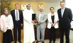  ??  ?? KUWAIT: Dr Hilal Al-Sayer honors Dr Anwar Al-Mudhaf in the presence of Richard Groves, Moataz El-Rafie, Lama Al-Othman, and Shaimaa Al-Shatti.