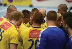  ??  ?? STØTTE: Da lagkamerat Tord Vårdal nylig mistet sin far i kreft, valgte FyllingenB­ergen-spillerne å klippe håret kort.