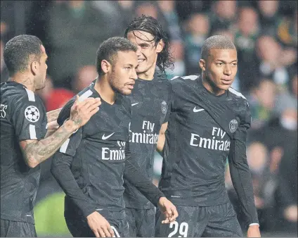  ?? FOTO: EFE ?? Dani Alves, Neymar, Cavani y Mbappé celebran un gol en el partido de la primera jornada en el que lograron ganar por 0-5 al Celtic