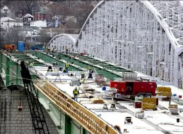  ?? Darrell Sapp/Post-Gazette ?? The metal decking goes into place on the new Hulton Bridge, with the old Hulton Bridge looming behind. This view is looking toward Oakland.