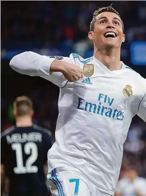  ??  ?? Weltfußbal­ler Cristiano Ronaldo schoss Real Madrid mit zwei Toren zum