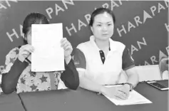  ??  ?? Lau (right) at the press conference with the girl, who lodged a police report about her being raped by a man inside the toilet of the police station in Sarikei.