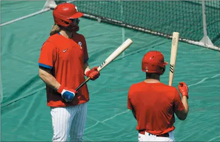  ?? MATT SLOCUM — THE ASSOCIATED PRESS ?? The Phillies’ Bryce Harper, left, and Andrew Knapp talk during practice at Citizens Bank Park, Monday.